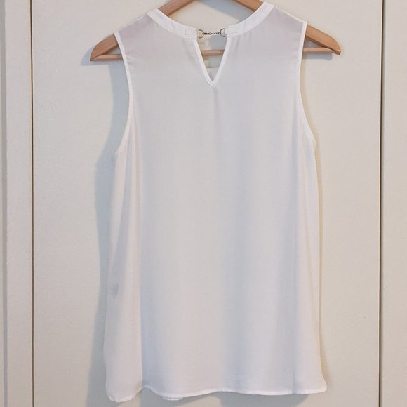 Sleeveless White Blouse with Gold Chain Detail - Picture 2 of 13